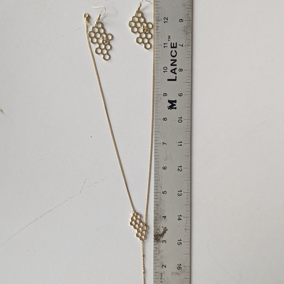 Bee and Honey Comb necklace and earring set - Picture 11 of 12